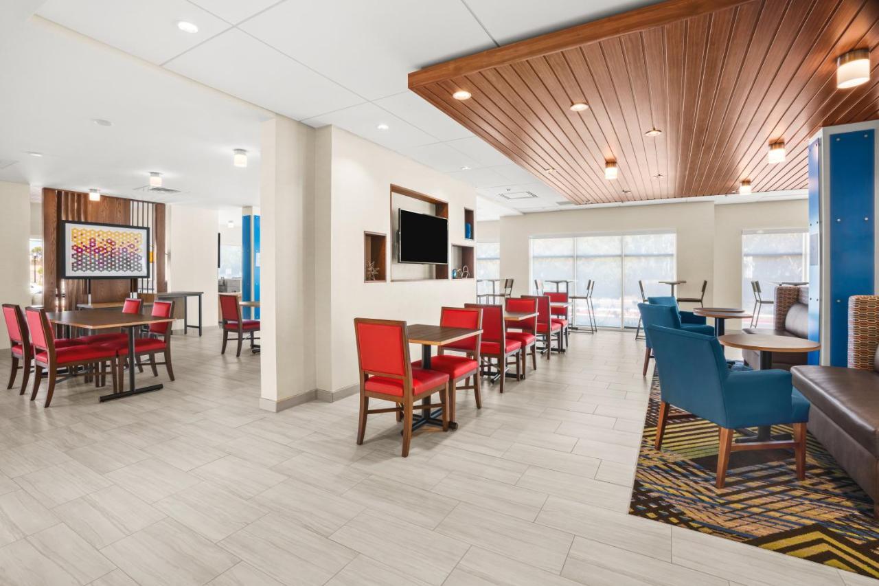 Holiday Inn Express & Suites - Suisun City By Ihg Екстериор снимка