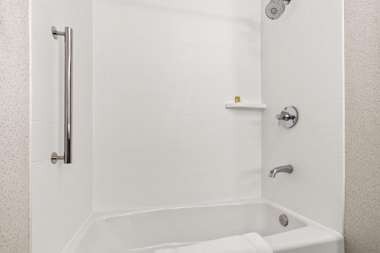 Holiday Inn Express & Suites - Suisun City By Ihg Екстериор снимка