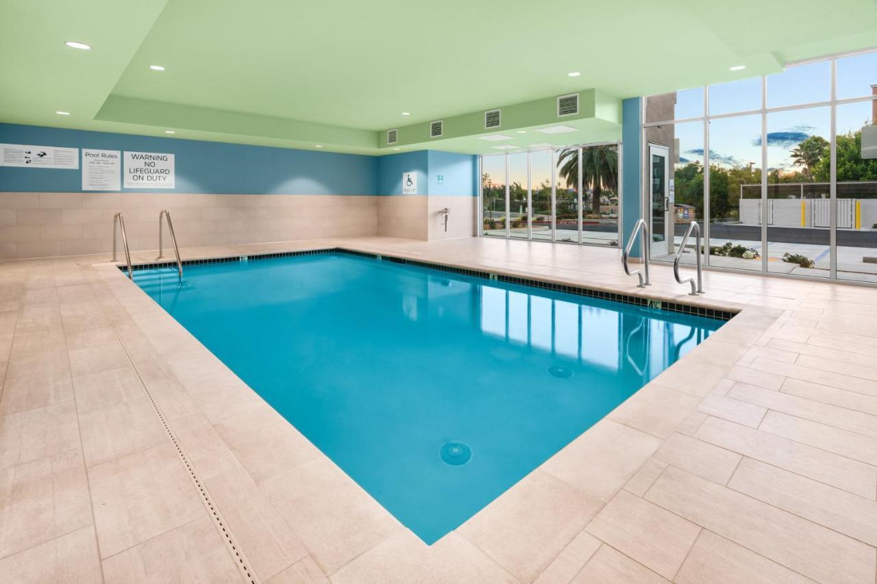 Holiday Inn Express & Suites - Suisun City By Ihg Екстериор снимка
