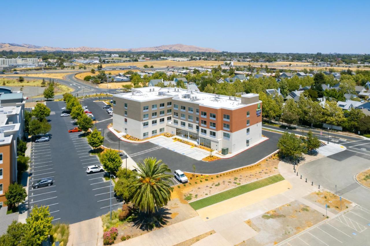Holiday Inn Express & Suites - Suisun City By Ihg Екстериор снимка