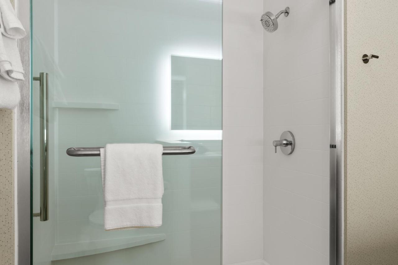 Holiday Inn Express & Suites - Suisun City By Ihg Екстериор снимка